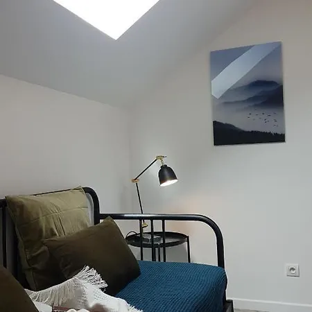 Stableyard Apartment Lamorlaye