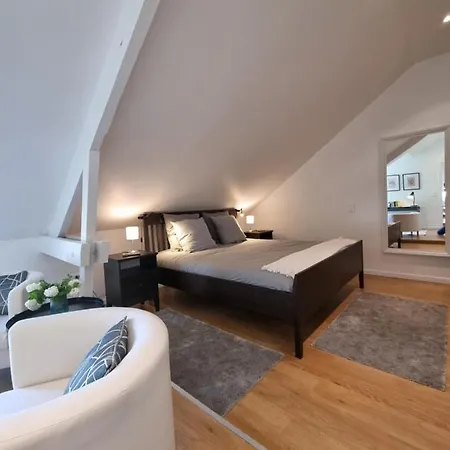 Stableyard * Lamorlaye