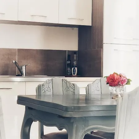 Stableyard * Lamorlaye