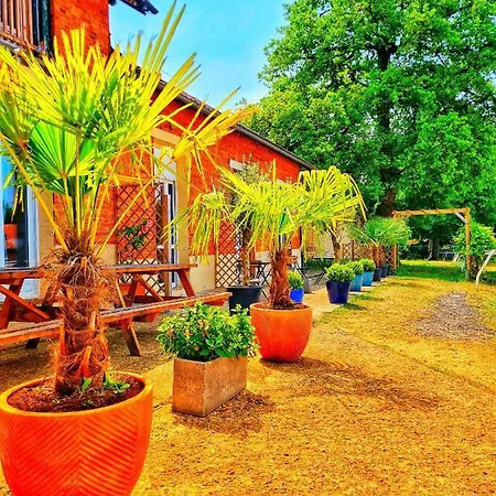 Stableyard Lamorlaye